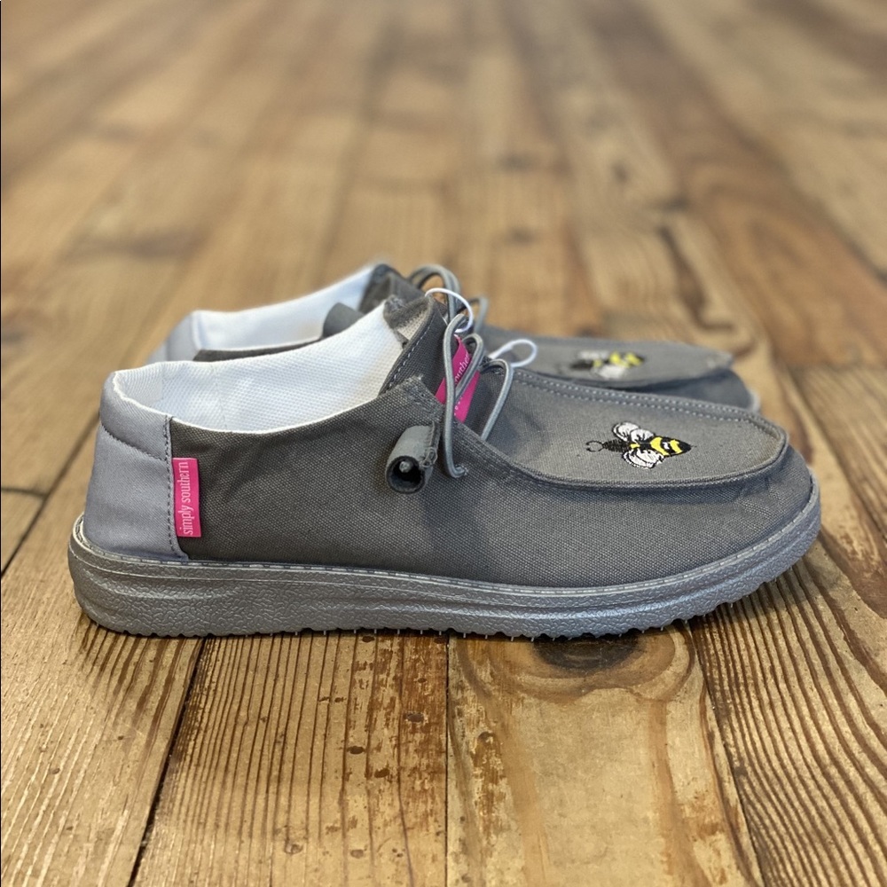 Simply southern Bee shoes 🐝